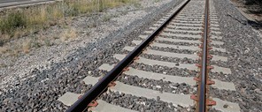 Μηχανές τρένων… ”τσούγκρισαν” στον σιδηροδρομικό σταθμό Λάρισας 